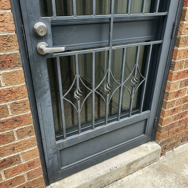 Heavy-duty openable door with grill